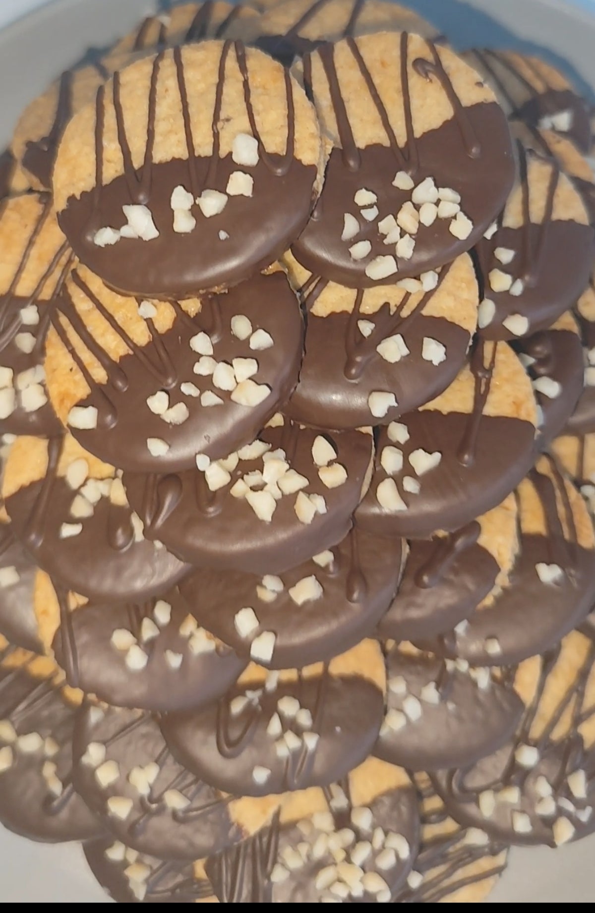 Sugar Sable Sablé with chocolate