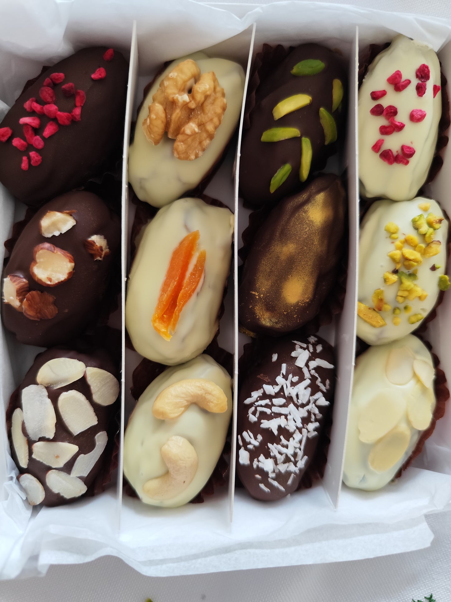 12 Mix Chocolate-Coated Dates